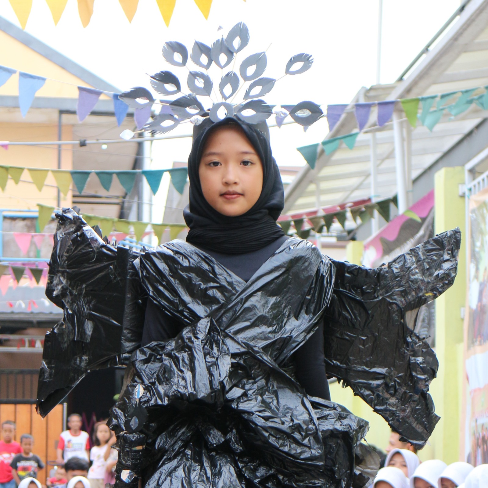 fashion show dari bahan bekasn